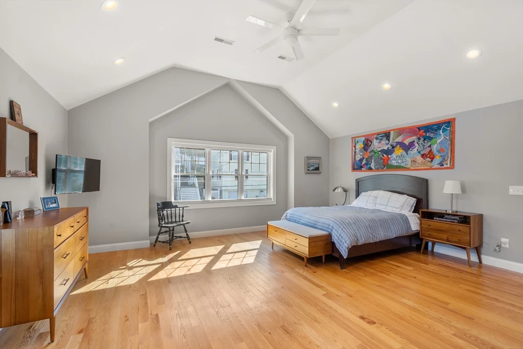 28 Park Ave, Medford