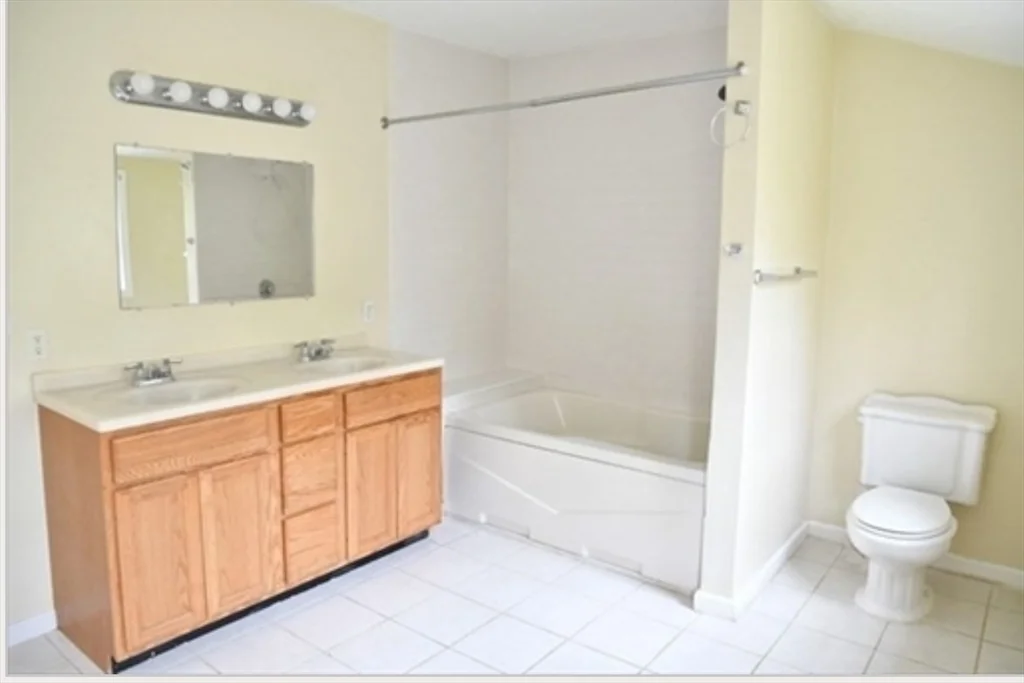 19 Collins Rd, Northborough