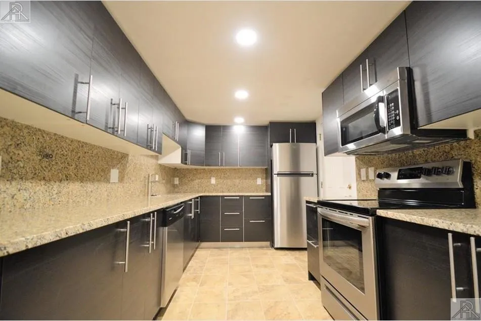 73 Thatcher St, North Brookline