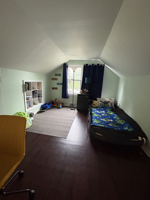 643 Beacon St, Centralville