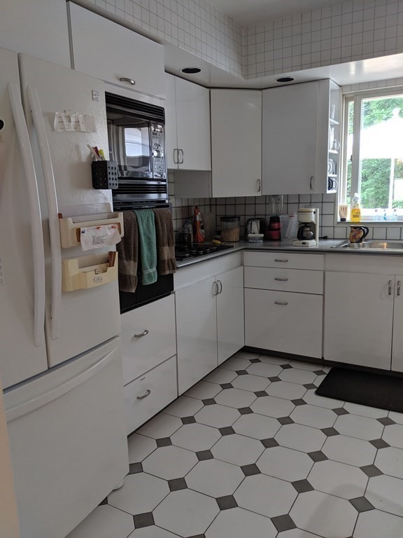 11 Renee Ter, Newton