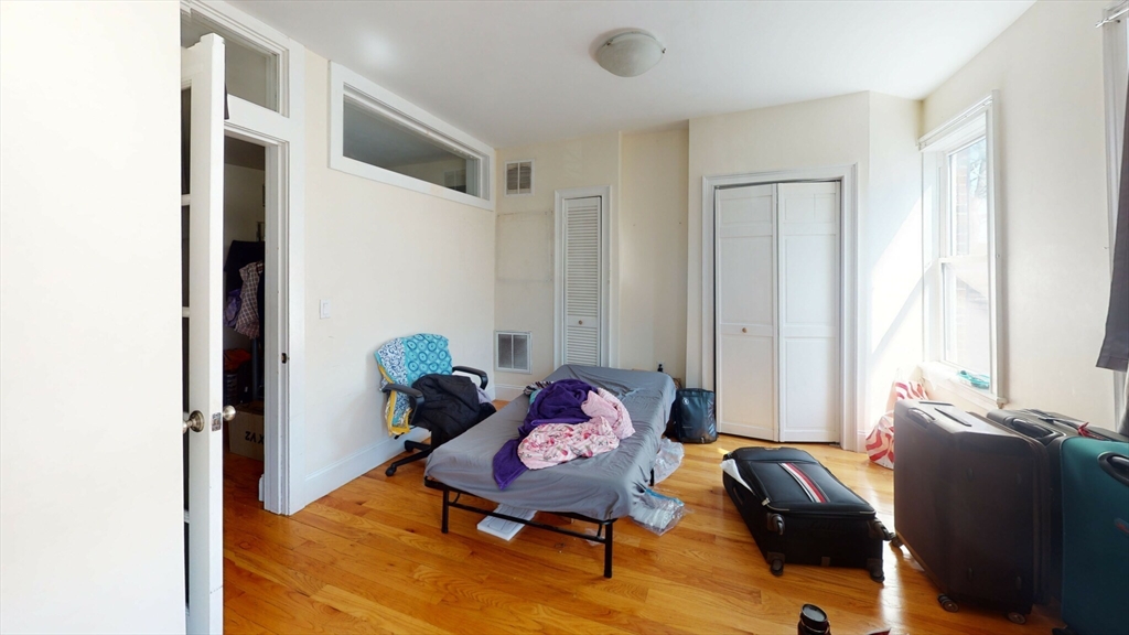 9 Chesterton St, Roxbury