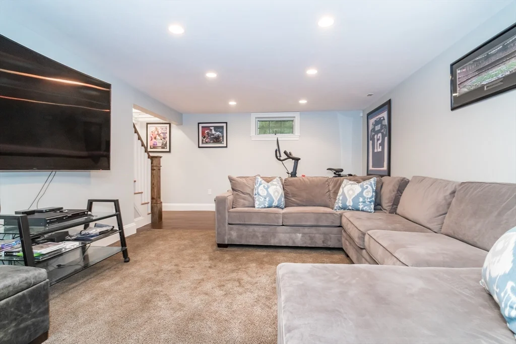67 Whittier Rd, Wellesley