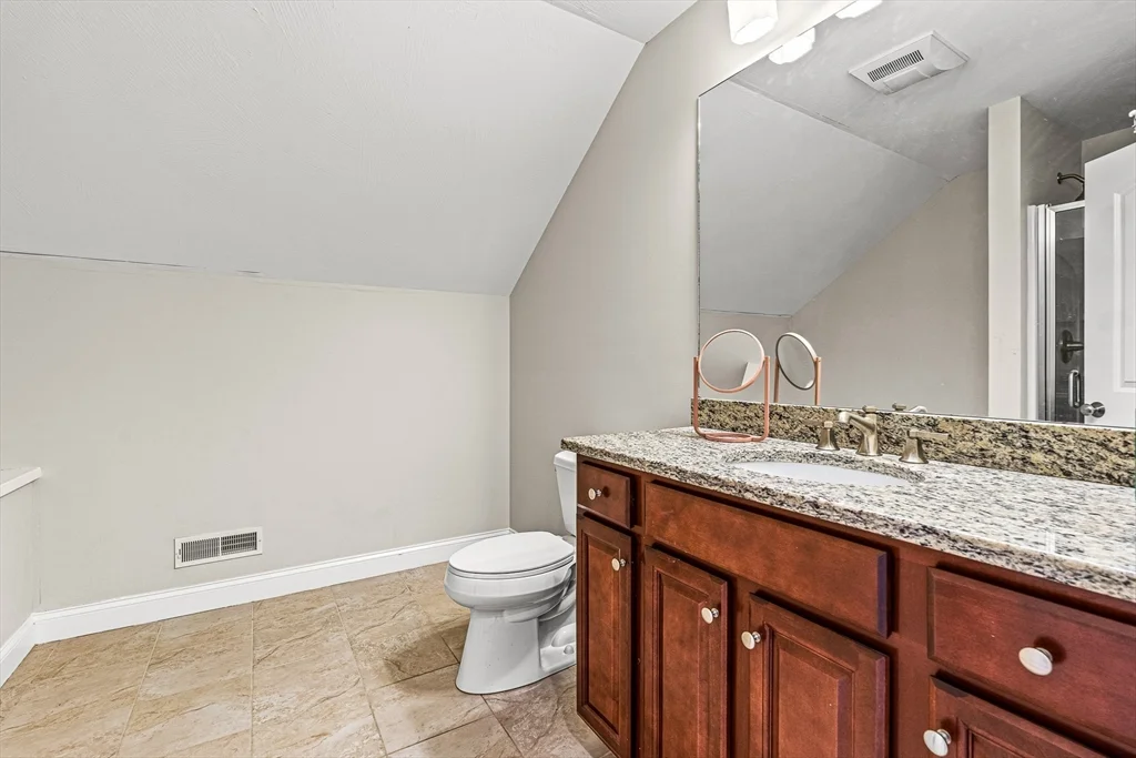 176 Washington St, Reading