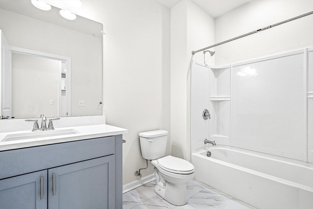 2 Stratton Dr, Woburn