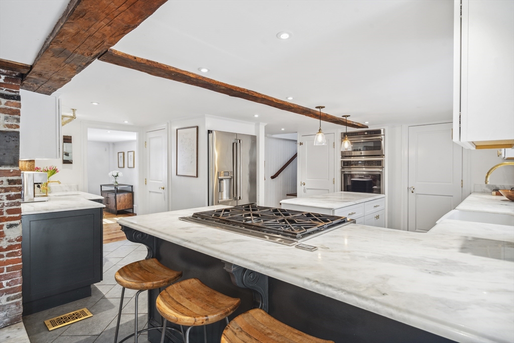 101 Elm St, Marblehead