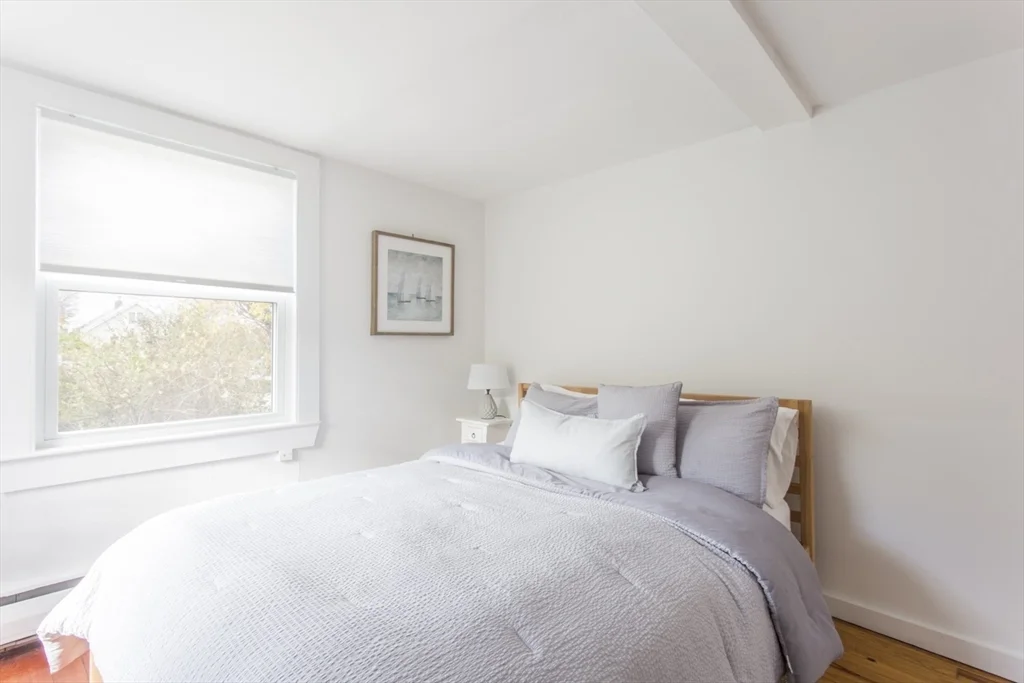 43 Bayview Rd, Great Neck