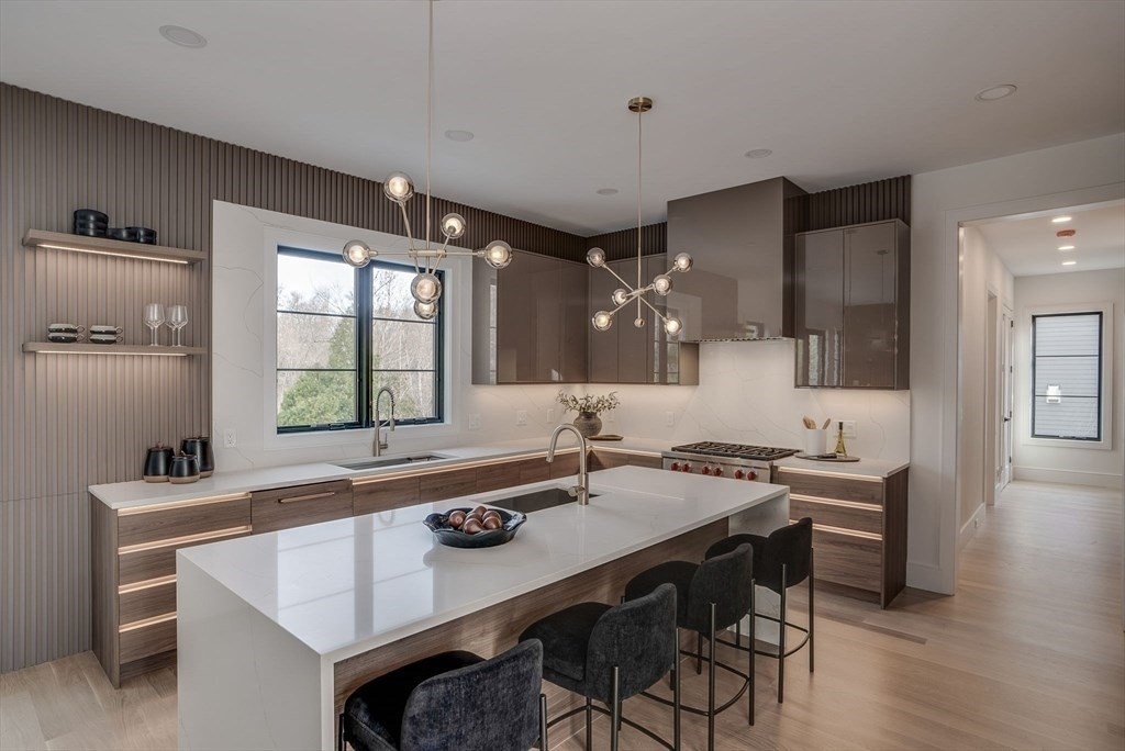 71 Harwich Rd, Chestnut Hill