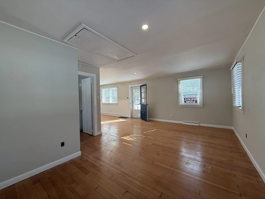 2 Cochituate Rd, Priscilla Beach