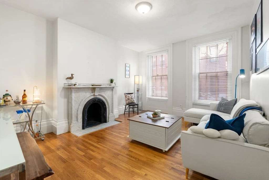 62 West Cedar St, Beacon Hill