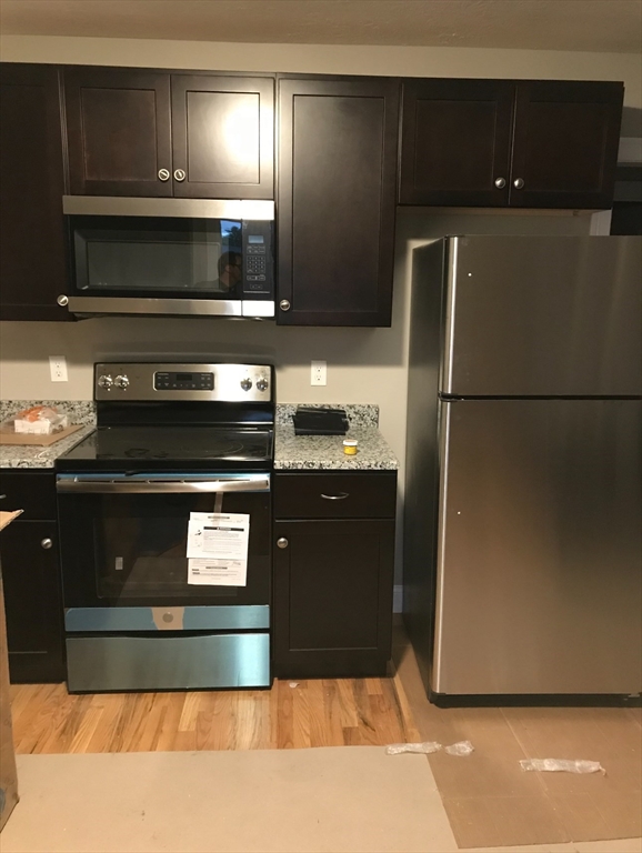 517 Mckinstry Ave, Chicopee