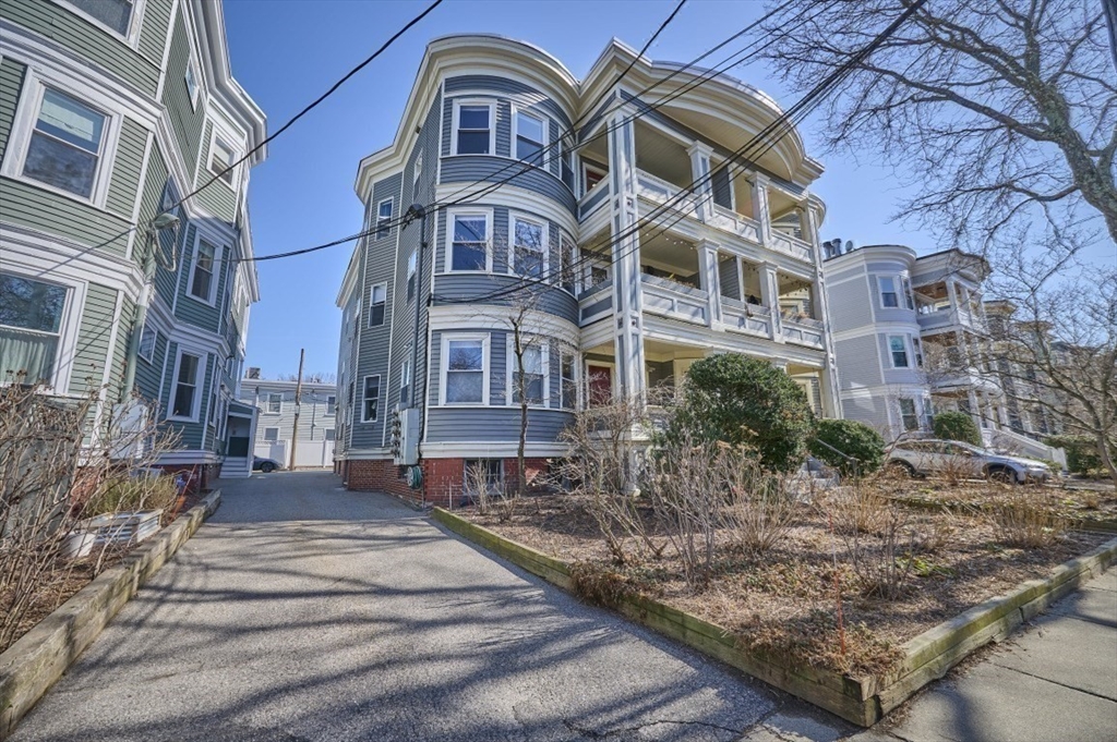 118 Trowbridge St, Harvard Square