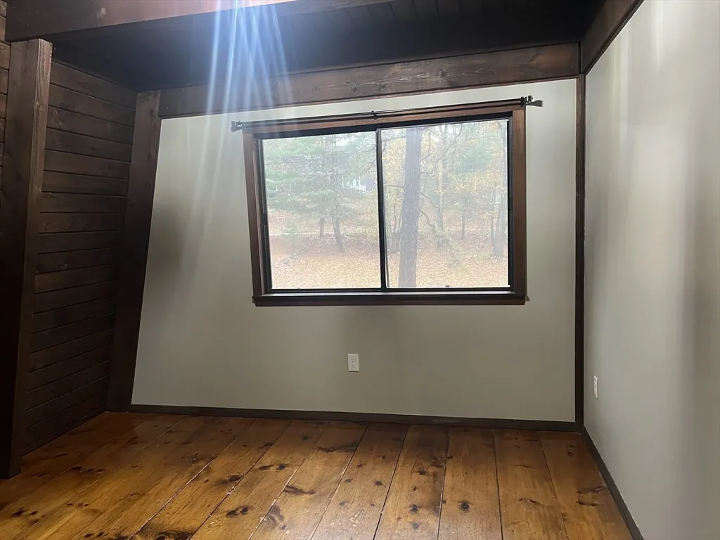 888 Salem St, Groveland