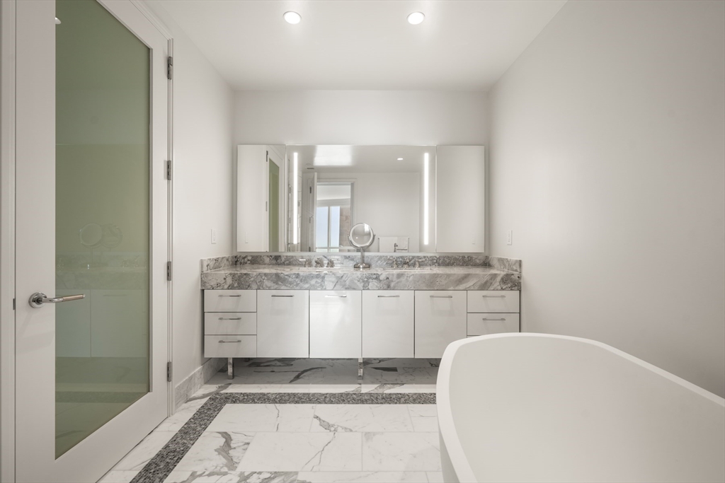 240 Devonshire St, Downtown