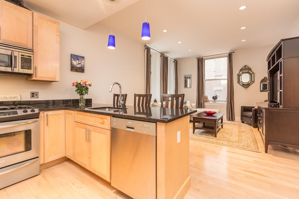 70 Lincoln, Leather District