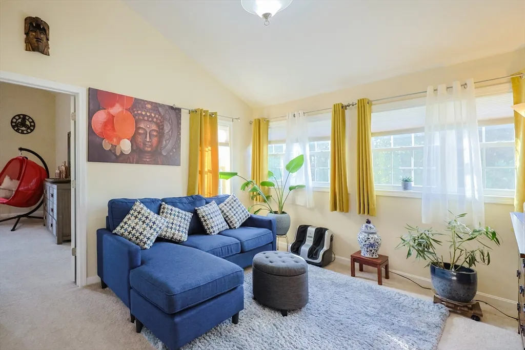 8 Patriots Blvd, Hopkinton