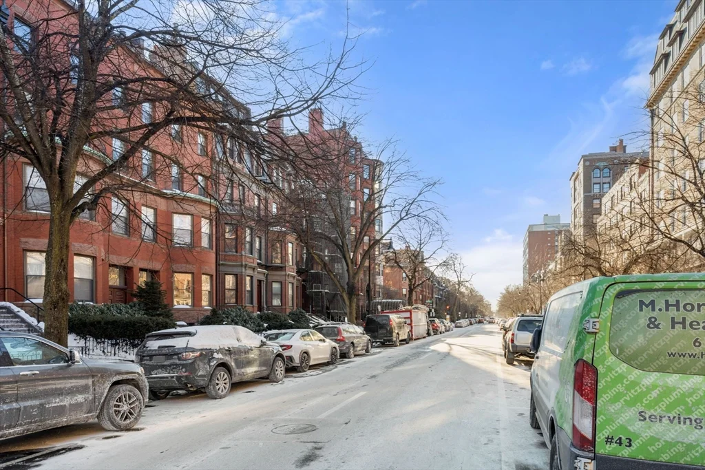 413 Beacon St, Back Bay