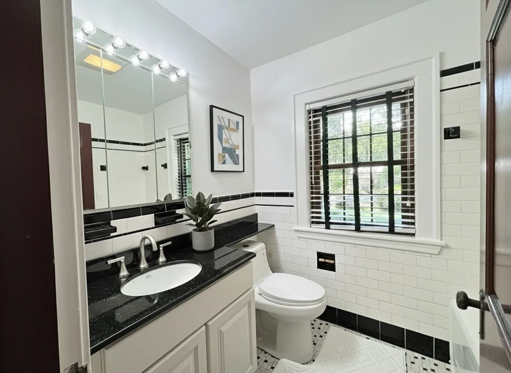 33 Clearwater Rd, Chestnut Hill