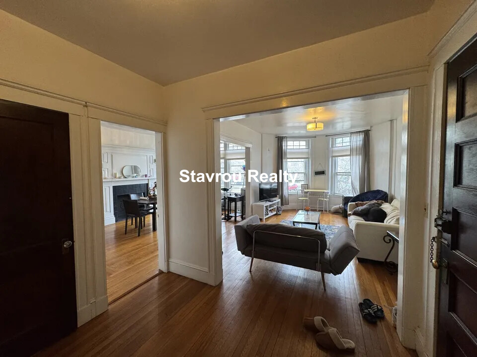 1681 Beacon St, Aspinwall Hill