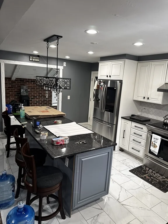 11 Maple St, West Boylston