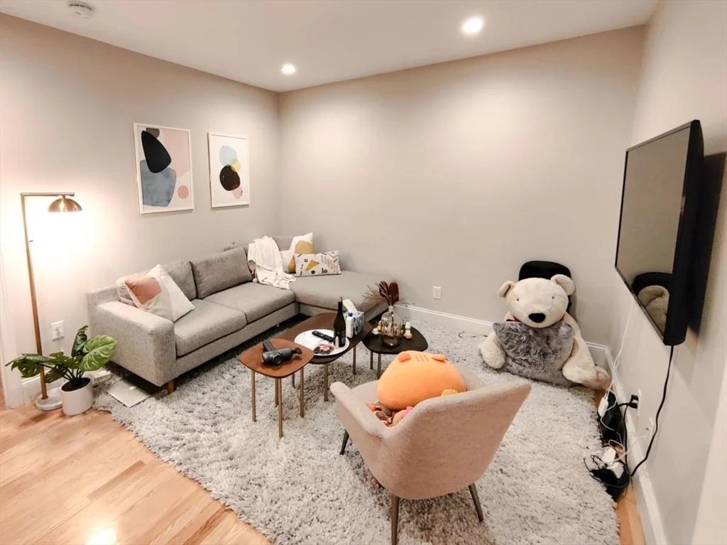 50 Follen St, Neighborhood Nine