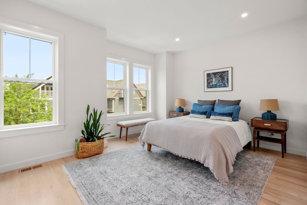 176 School St, Jamaica Plain