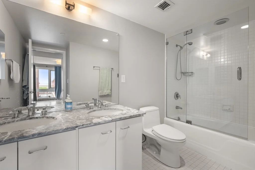 975 Memorial Dr, West Cambridge