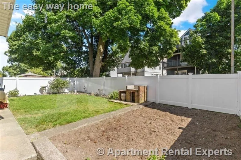 38 George St, Tufts