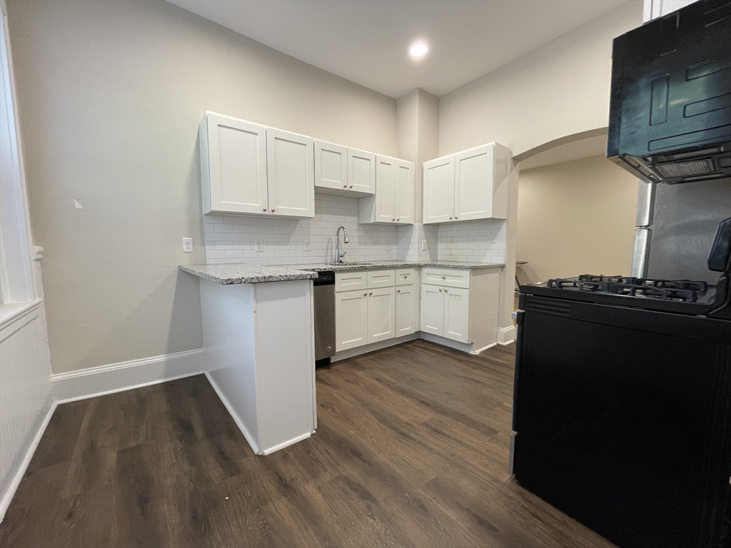 996 Chestnut St, Newton Upper Falls