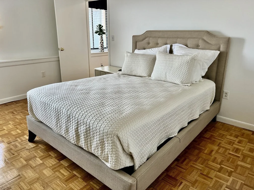 300 Lynn Shore Dr, Lynn