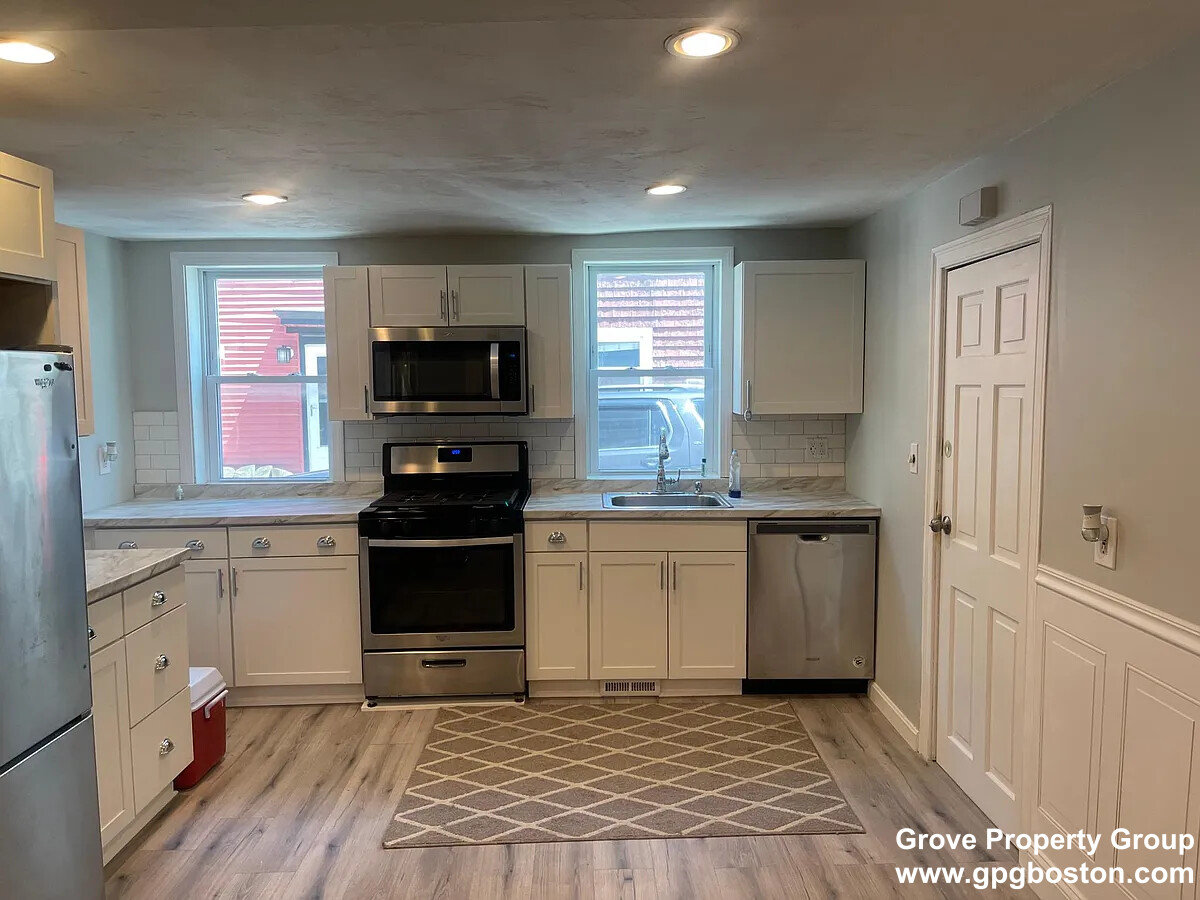 8 Emmet St, South Boston