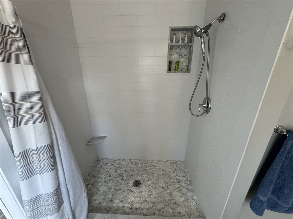 1037 Pleasant St, Bridgewater