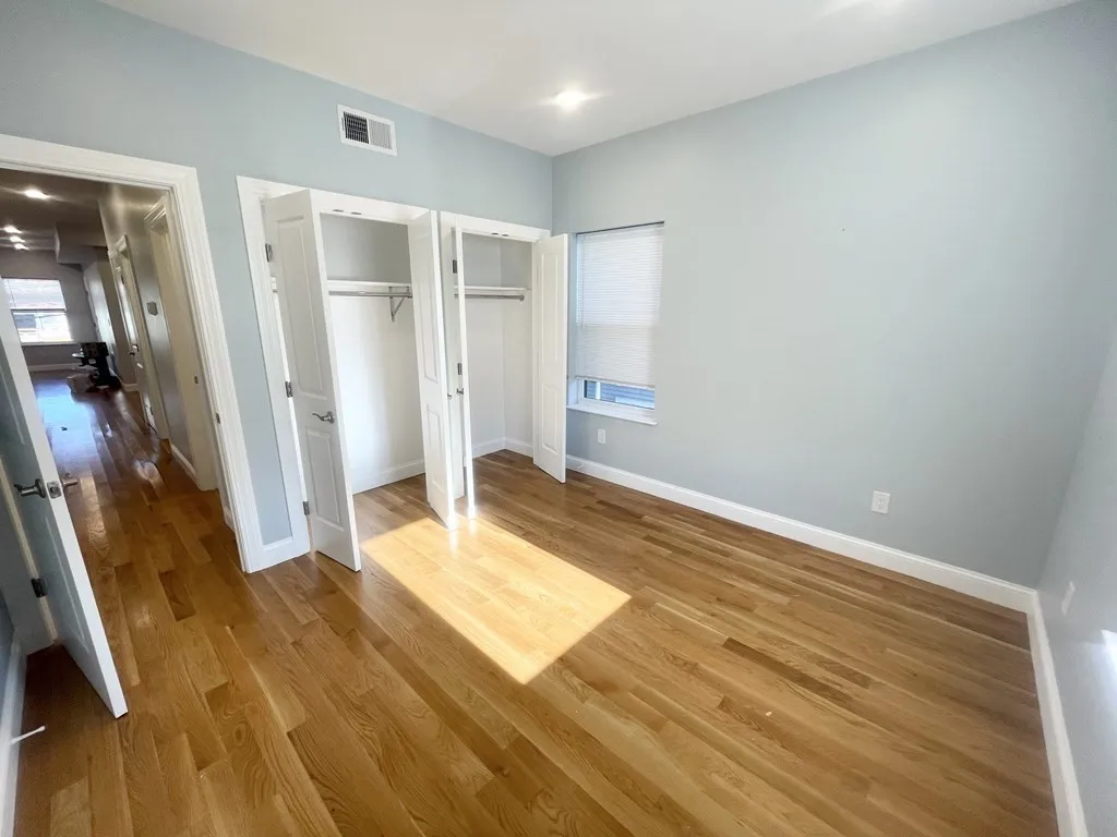 65 Burrell St, Boston