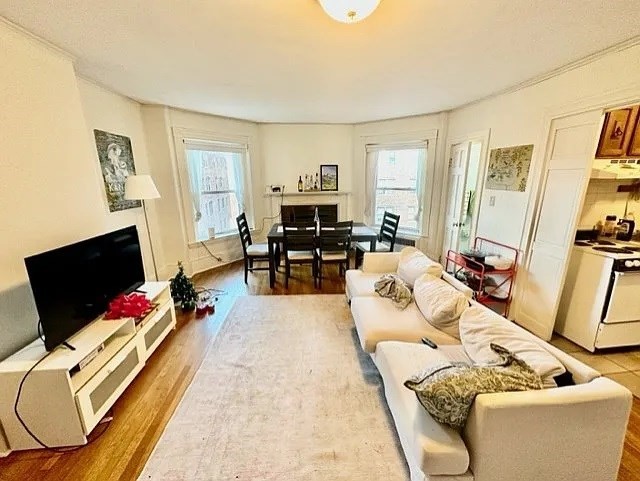 912 Beacon St, Fenway