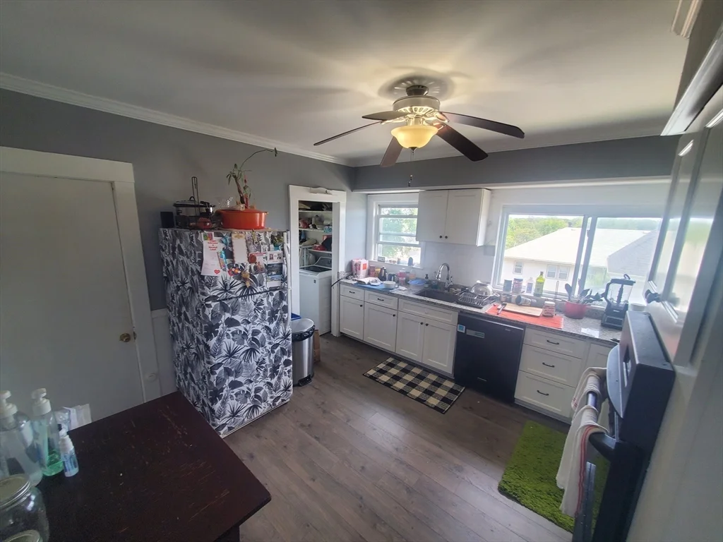 21 South Central, Wollaston