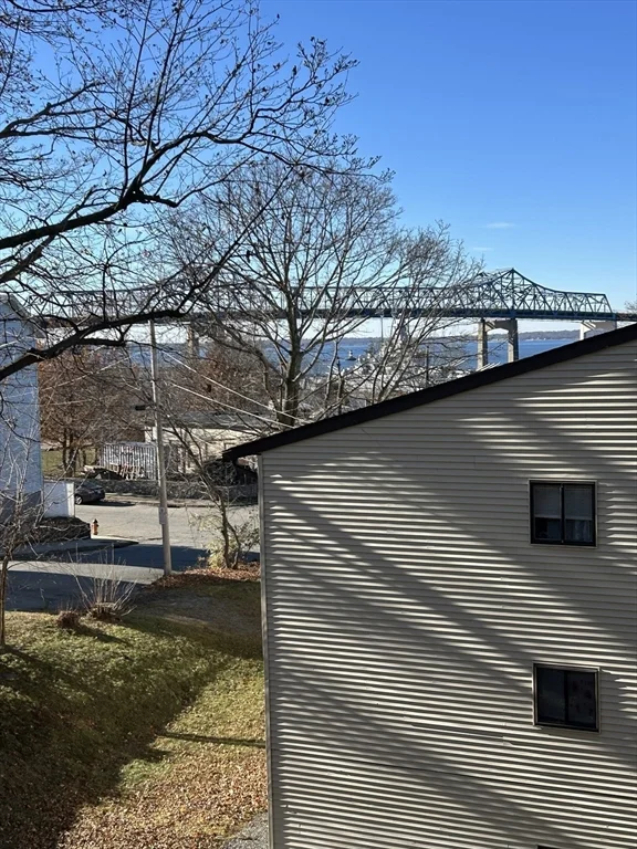 120 Walnut St, Fall River