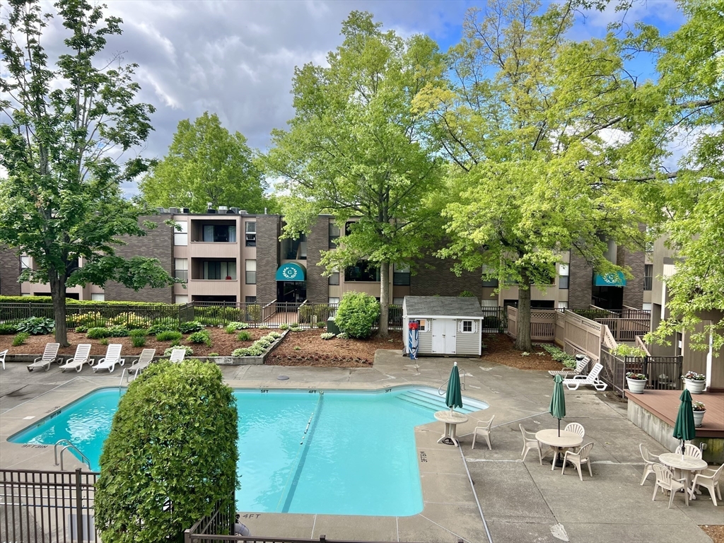 2 Shrewsbury Green Dr, Shrewsbury