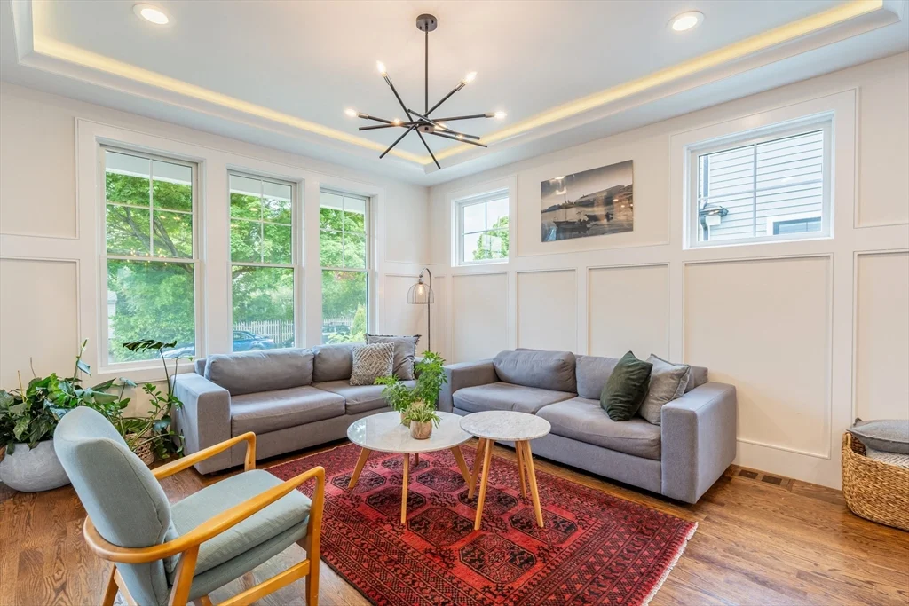 19 Shute Path, Newton Center