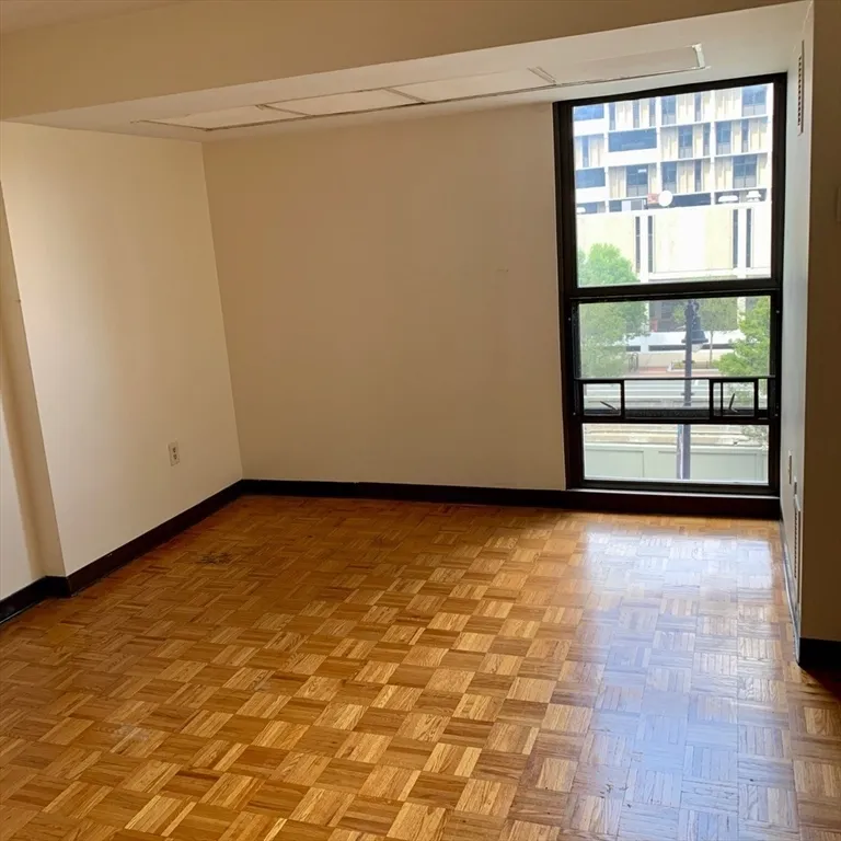 566 Commonwealth Ave, Fenway