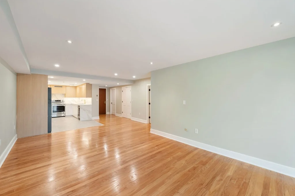 75-83 Cambridge Pkwa, Cambridgeport