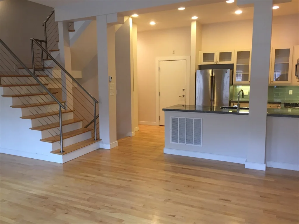 72 Hamilton St, Cambridgeport