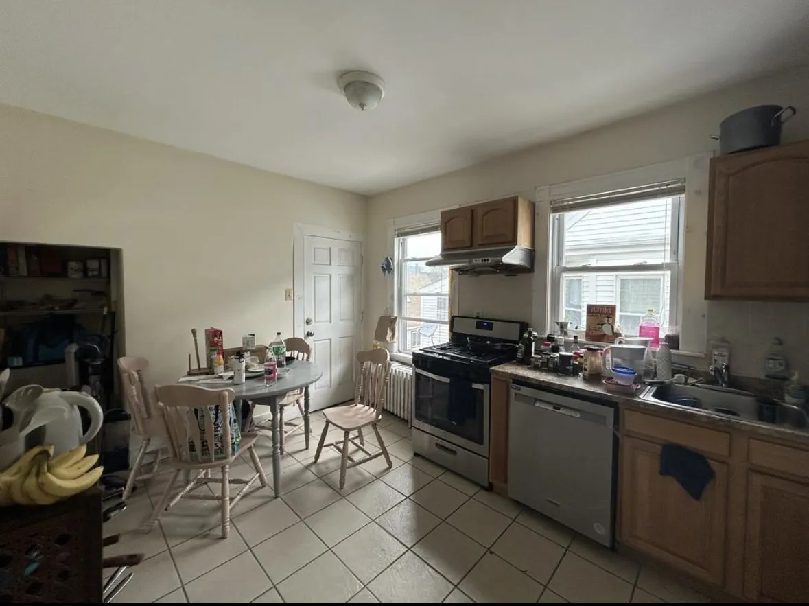 110 Murdock St, Oak Square