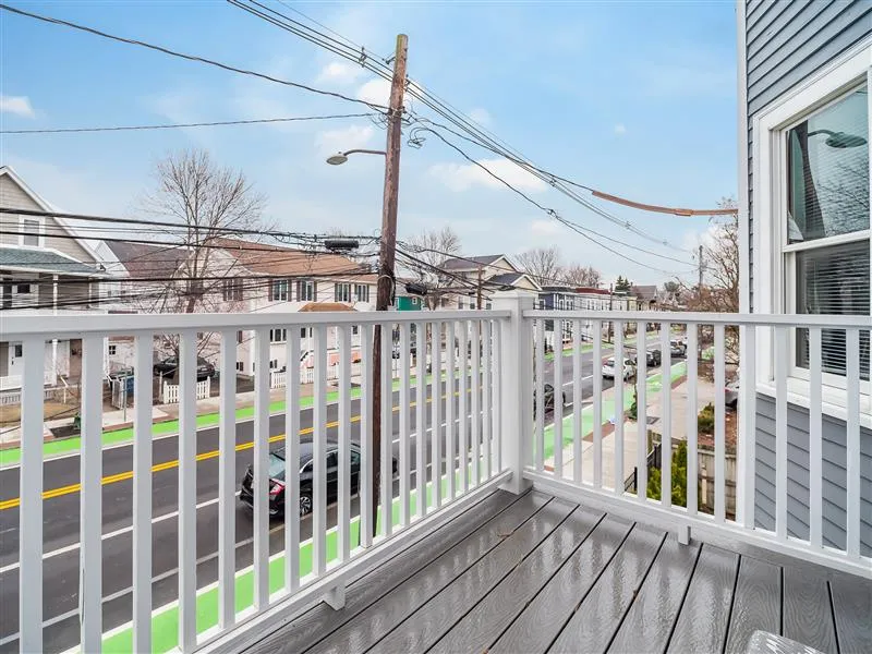 318 Beacon St, Ward Two