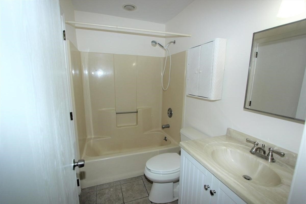 76 Highwood Dr, Franklin