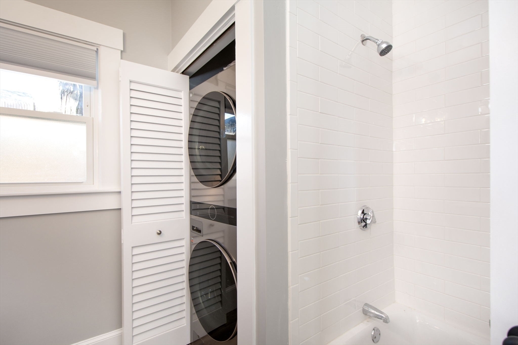 29 East Ave, Whitman