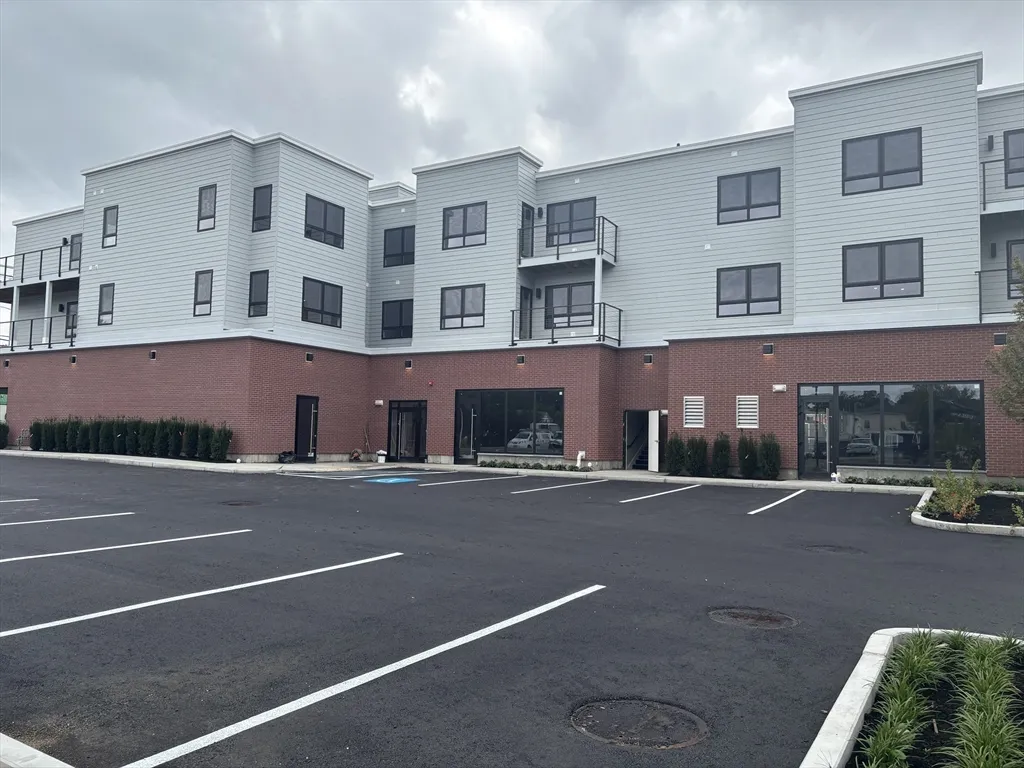 1391 Main St, Walpole