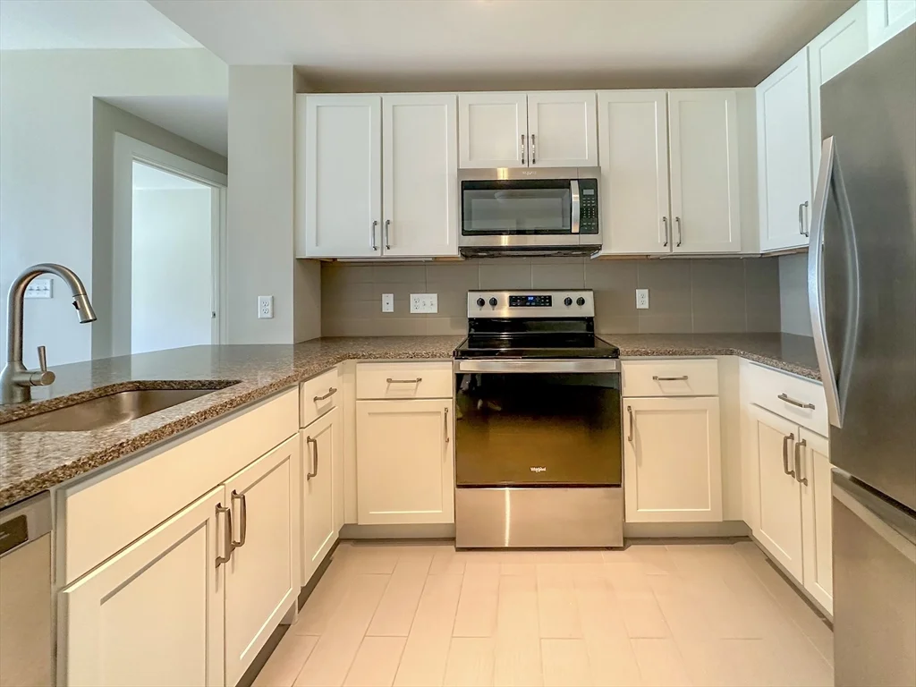 25 Stonehaven Dr, Weymouth