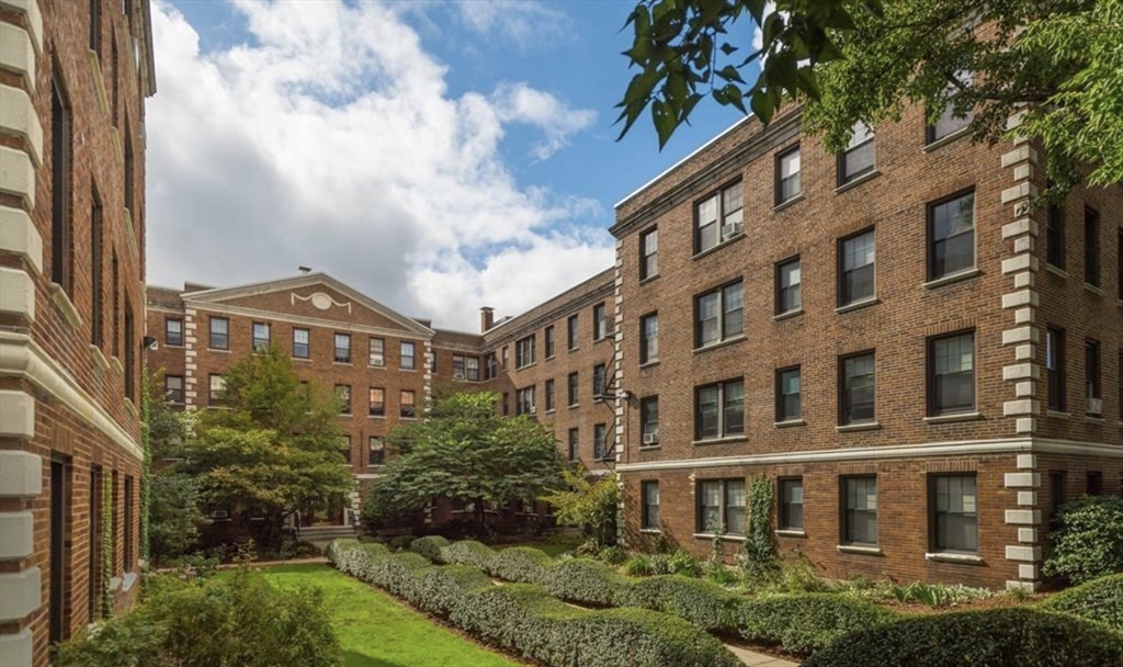 66 Queensberry St, Fenway