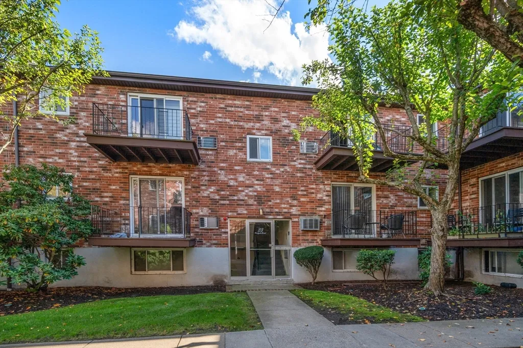 23 Westgate Rd, West Roxbury