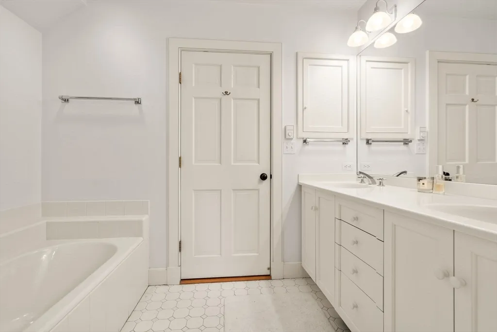 164 Forest St, Sherborn